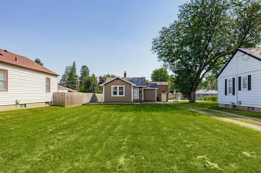 916 Rose Avenue, Des Moines, IA 50315 - #3