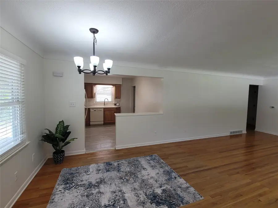 7410 Beechwood Drive, Urbandale, IA 50322 - #3