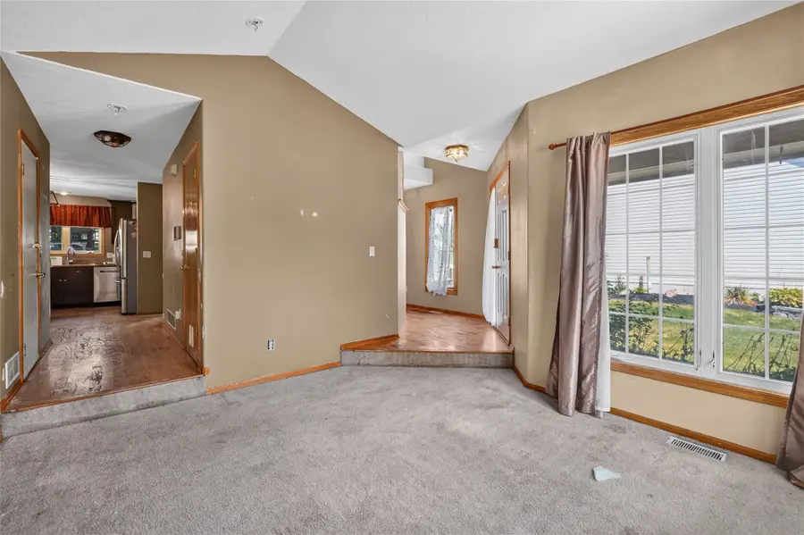 2524 E Leach Avenue, Des Moines, IA 50320 - #3