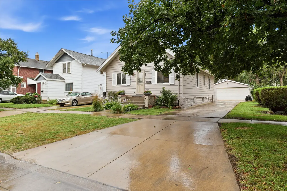 2021 2nd Street, Perry, IA 50220 - #1