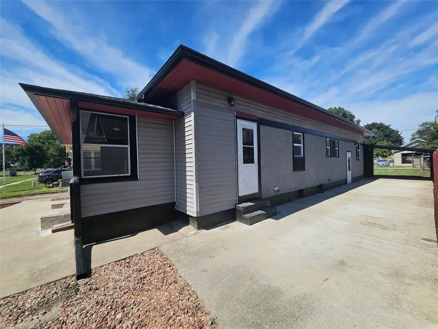 2146 Capitol Avenue, Des Moines, IA 50317 - #2