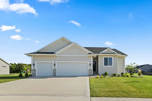 707 Fountain View Drive, Pella, IA 50219