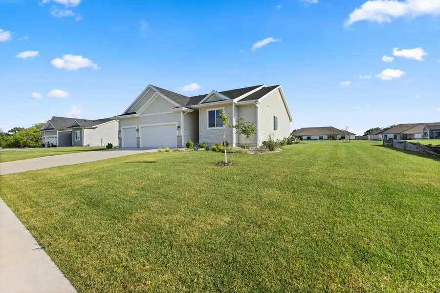 707 Fountain View Drive, Pella, IA 50219 - #2