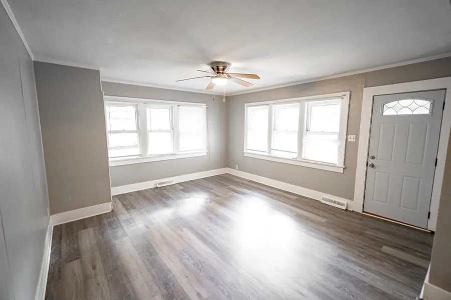 3905 8th Street, Des Moines, IA 50313 - #2