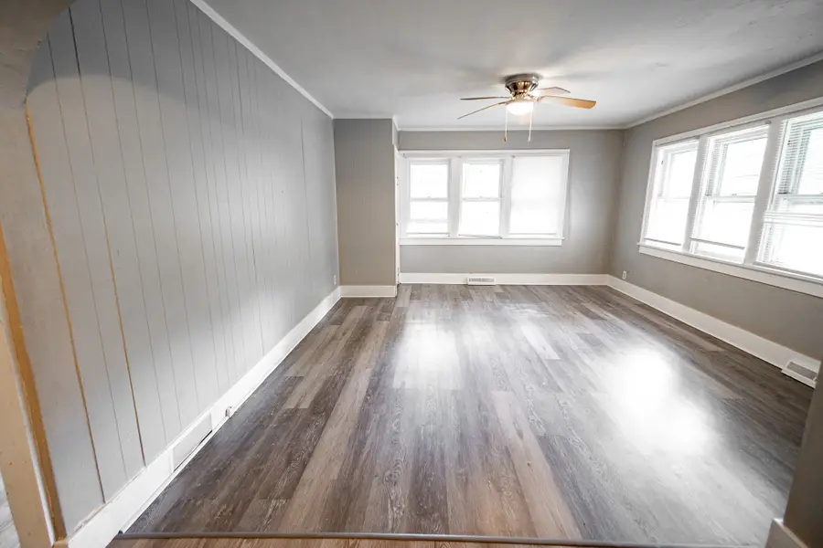 3905 8th Street, Des Moines, IA 50313 - #3