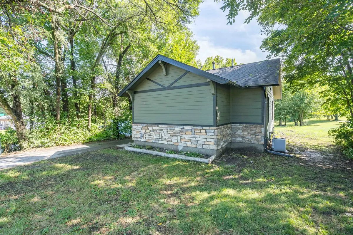 1403 1st Avenue W, Newton, IA 50208 - #1