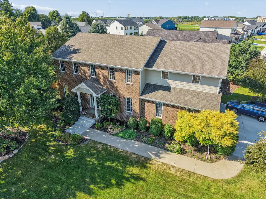 9001 Oakwood Drive, Urbandale, IA 50322 - #2
