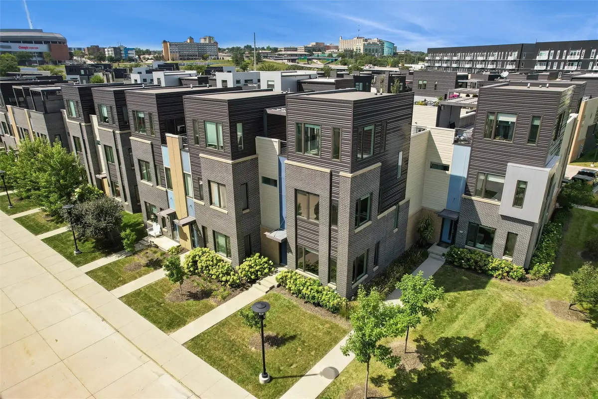 276 E Center Street, Des Moines, IA 50309 - #1