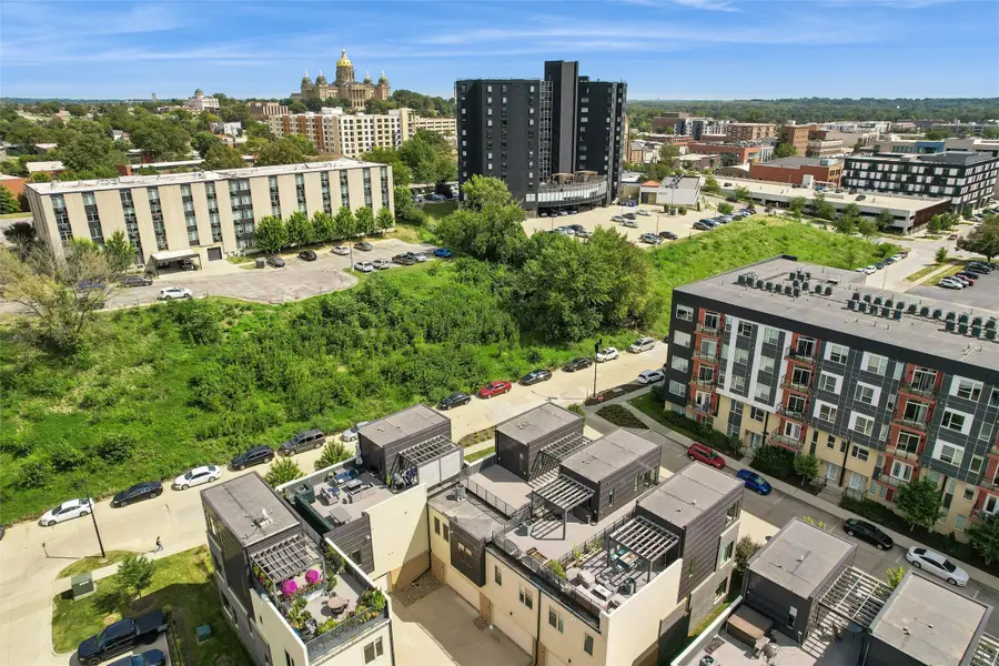 276 E Center Street, Des Moines, IA 50309 - #2