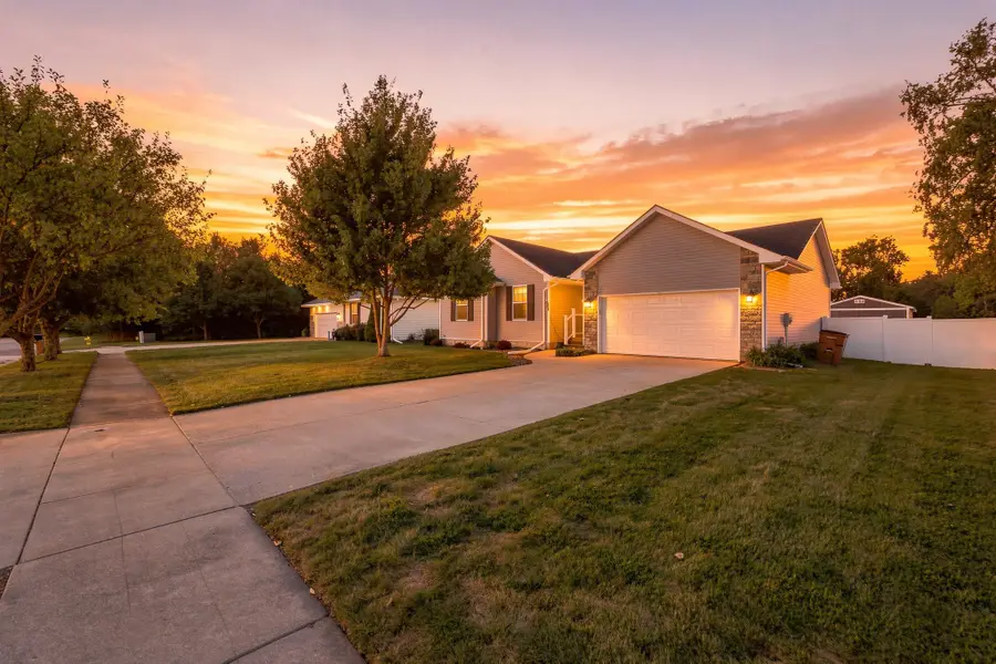 5610 NW 52nd Street, Johnston, IA 50131 - #3