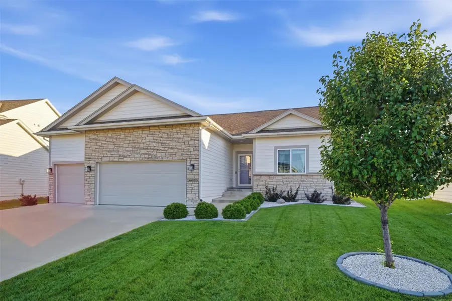 16696 Wilden Drive, Clive, IA 50325 - #2