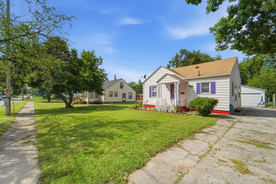 3910 E 8th Street, Des Moines, IA 50316 - #2