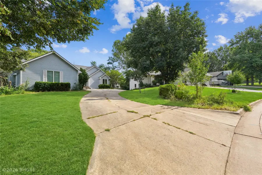 2821 Virginia Place, Des Moines, IA 50321 - #2