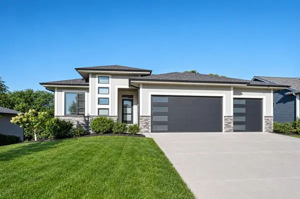 2212 NE Little Beaver Drive, Grimes, IA 50111