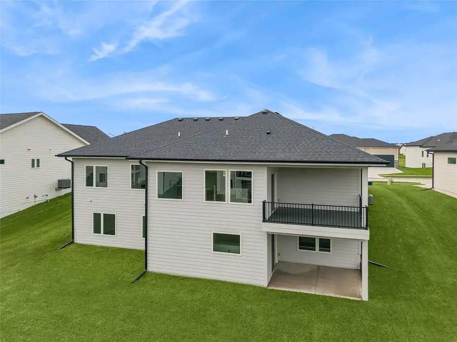 17321 N Valley Drive, Urbandale, IA 50263 - #2