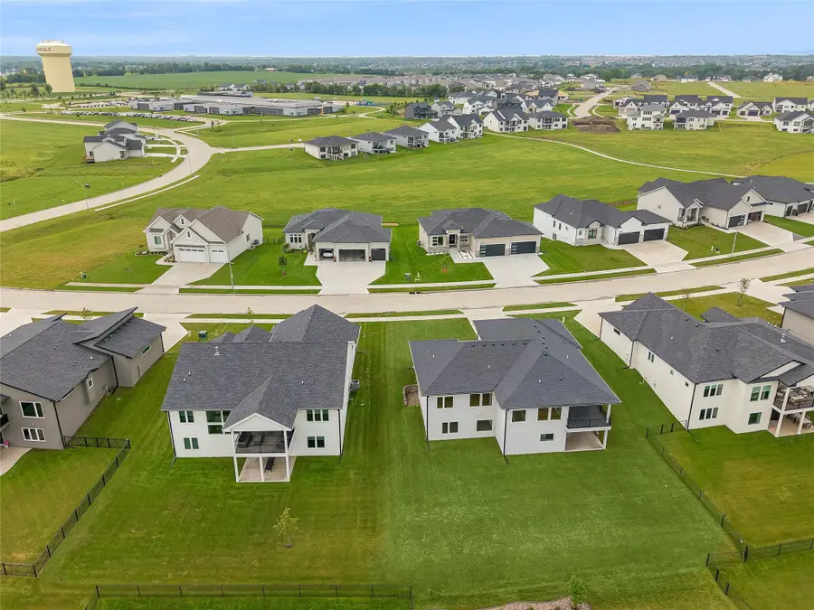 17321 N Valley Drive, Urbandale, IA 50263 - #3