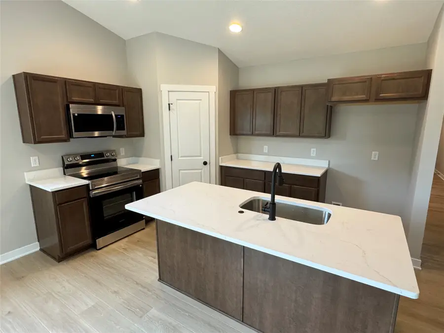4447 SW 23rd Street, Des Moines, IA 50321 - #2