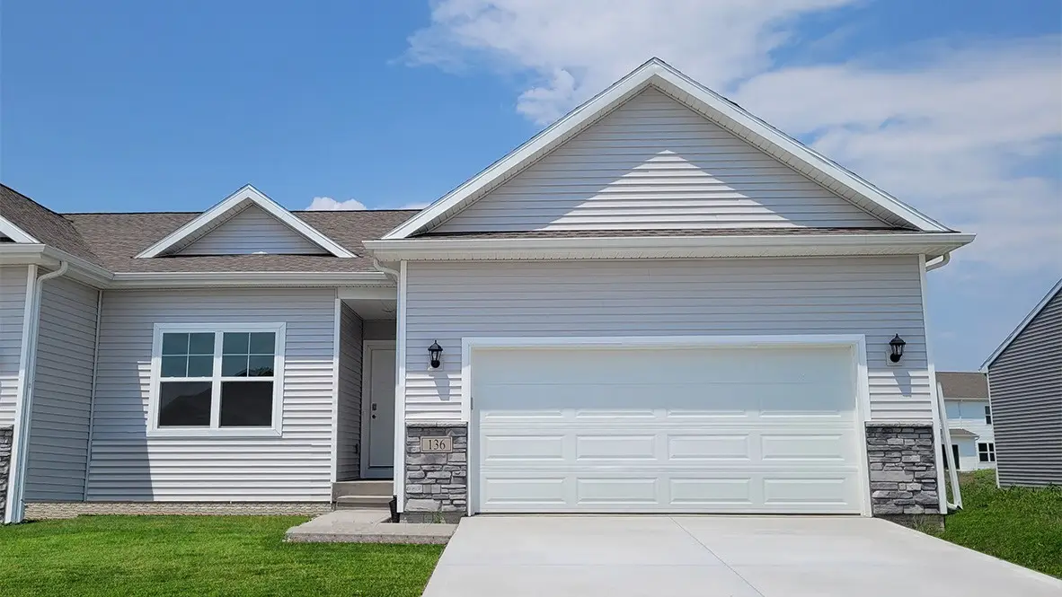 2525 E 50th Court, Des Moines, IA 50317 - #1