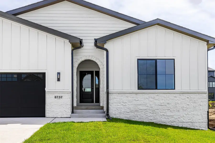 4737 144th Street, Urbandale, IA 50323 - #2