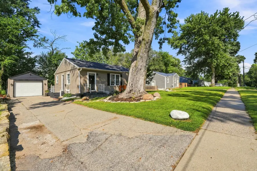 1268 E 33rd Court, Des Moines, IA 50317 - #2