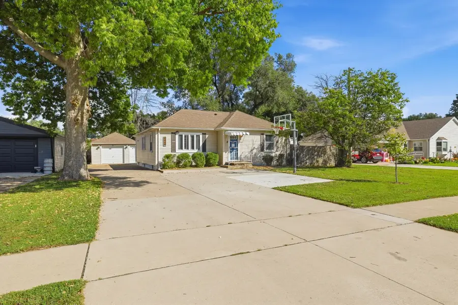 5445 NW 62nd Avenue, Johnston, IA 50131 - #2