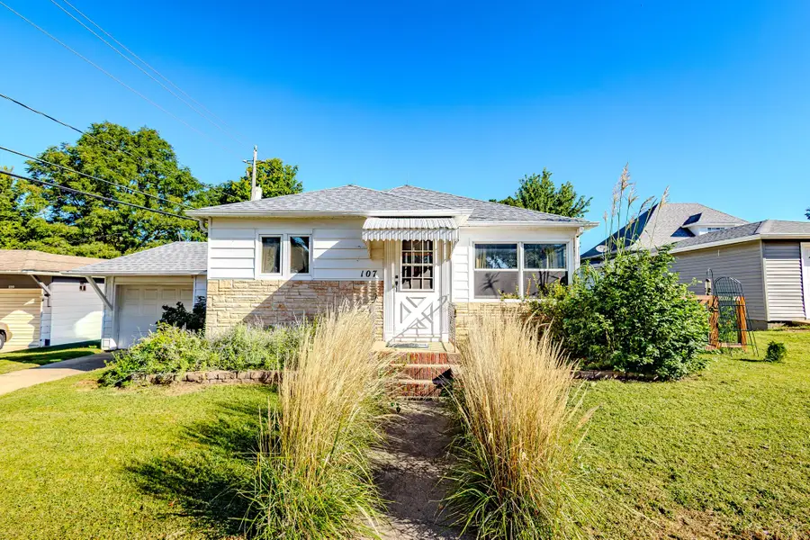 107 W Iowa Street, Monroe, IA 50170 - #2