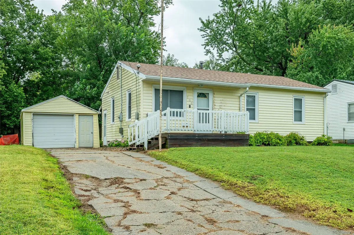 700 E 13th Street N, Newton, IA 50208 - #1