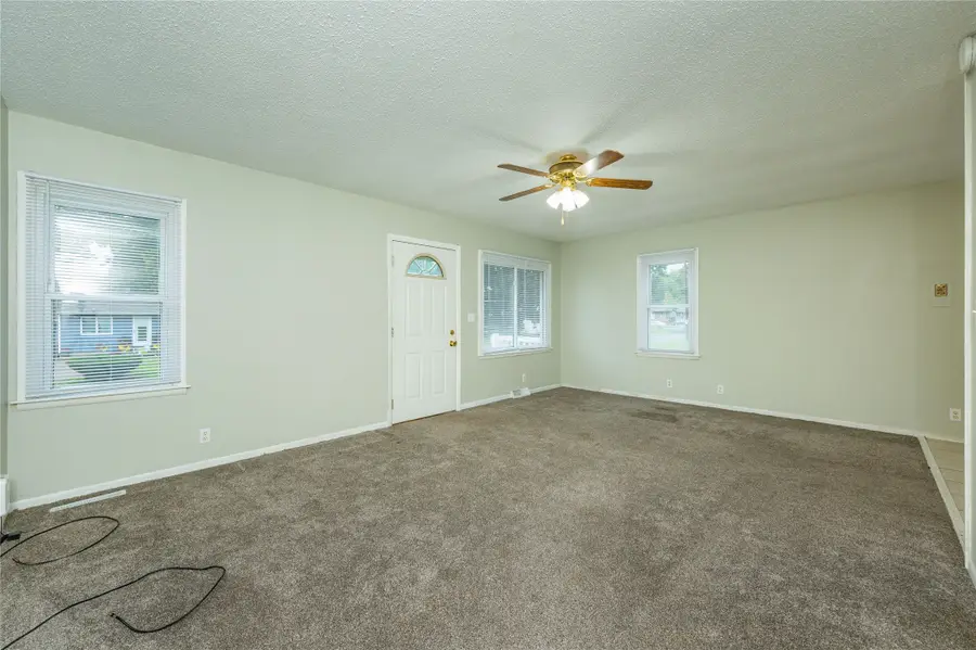 700 E 13th Street N, Newton, IA 50208 - #3