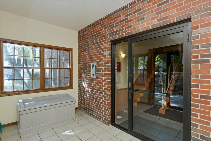 4910 Pleasant Street #14, West Des Moines, IA 50266 - #2