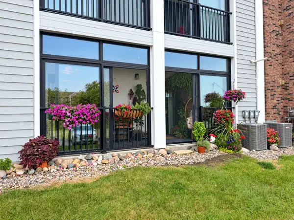 4837 86th Street #10, Urbandale, IA 50322