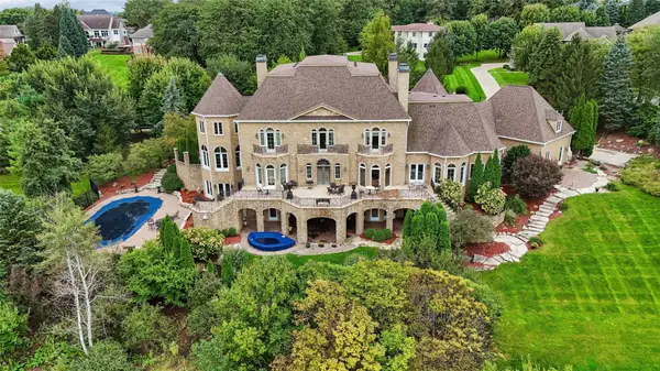 1746 Burr Oaks Drive, West Des Moines, IA 50266