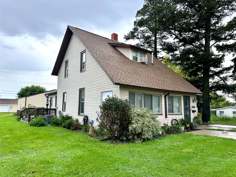 521 Spring Street, Grinnell, IA 50112 - #2