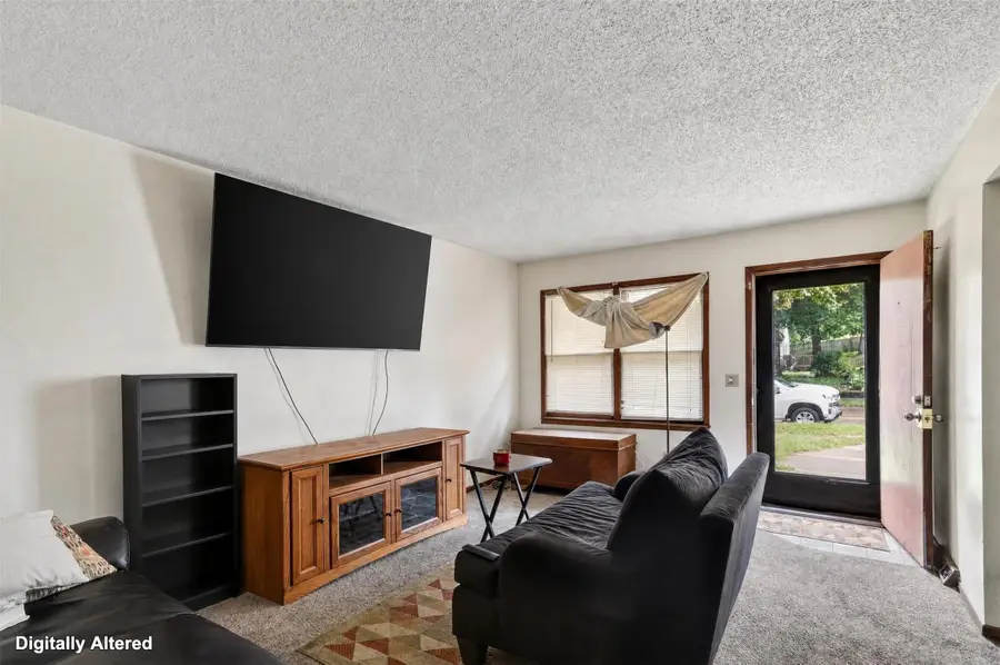 3920-3922 E 38th Street, Des Moines, IA 50317 - #2