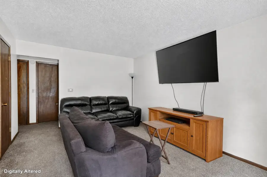 3920-3922 E 38th Street, Des Moines, IA 50317 - #3
