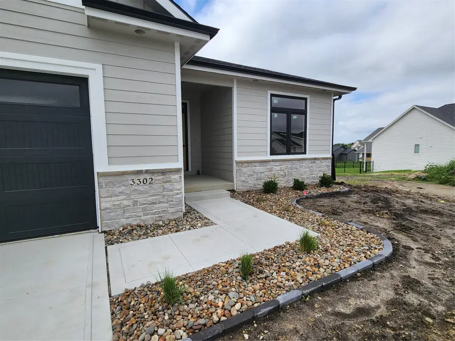 3302 SE Bannister Drive, Ankeny, IA 50021 - #3