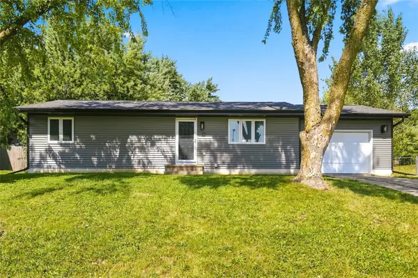 303 Knoll Drive, Norwalk, IA 50211