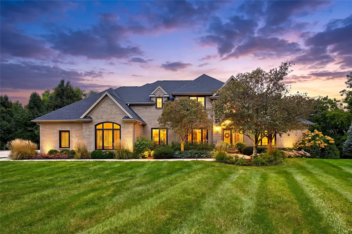 3248 N 18th Avenue W, Newton, IA 50208 - #1