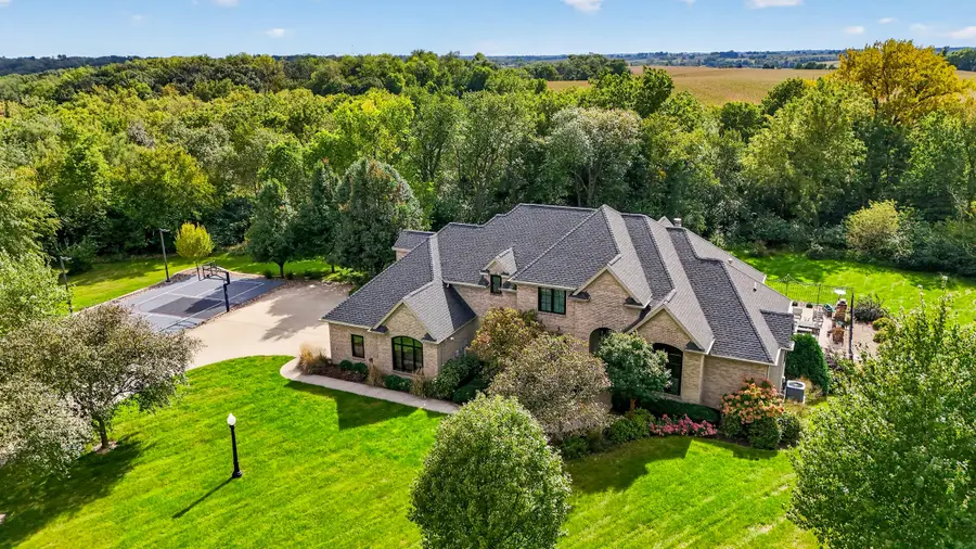 3248 N 18th Avenue W, Newton, IA 50208 - #2
