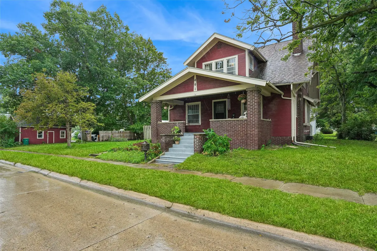 401 E 2nd Avenue, Indianola, IA 50125 - #1