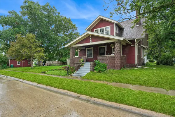 401 E 2nd Avenue, Indianola, IA 50125