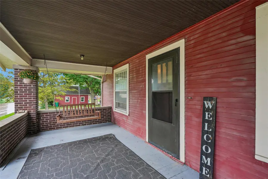 401 E 2nd Avenue, Indianola, IA 50125 - #2