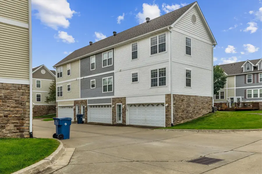 15241 Greenbelt Drive, Urbandale, IA 50323 - #2
