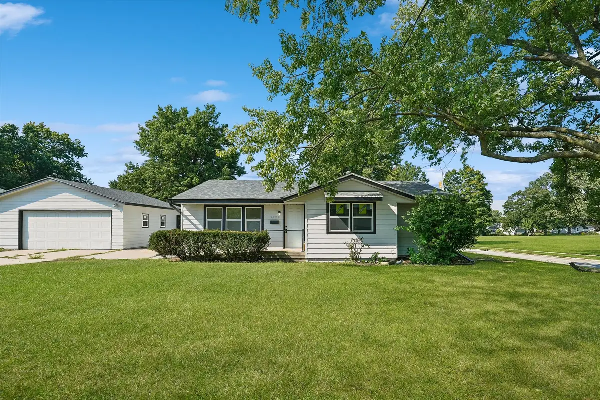 2928 E 40th Street, Des Moines, IA 50317 - #1