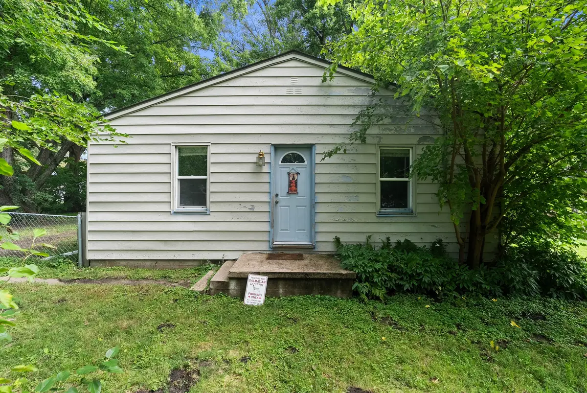 2825 E 37th Street, Des Moines, IA 50317 - #1