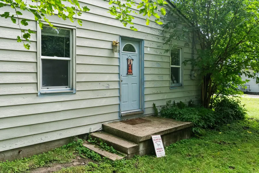 2825 E 37th Street, Des Moines, IA 50317 - #2