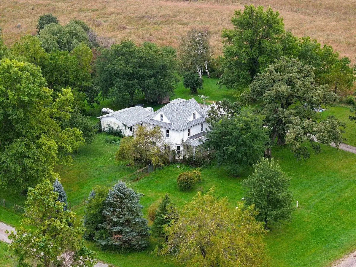 4351 32nd Street, Grinnell, IA 50112 - #1