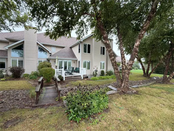 616 Bos Landen Drive #B, Pella, IA 50219