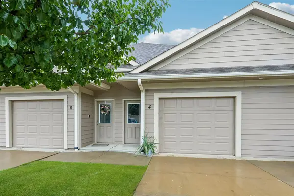 2702 NE Oak Drive #4, Ankeny, IA 50021