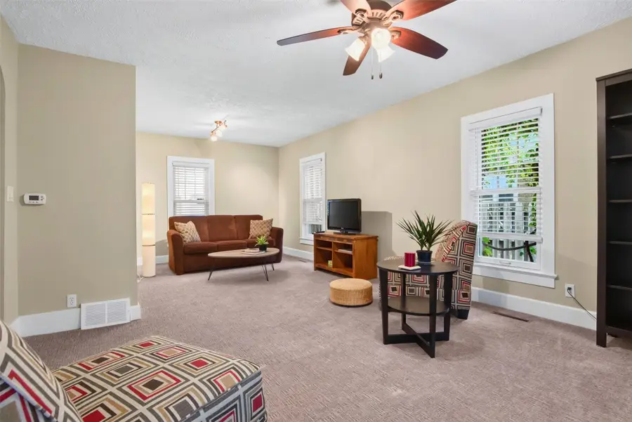 225 S Hazel Avenue, Ames, IA 50010 - #2