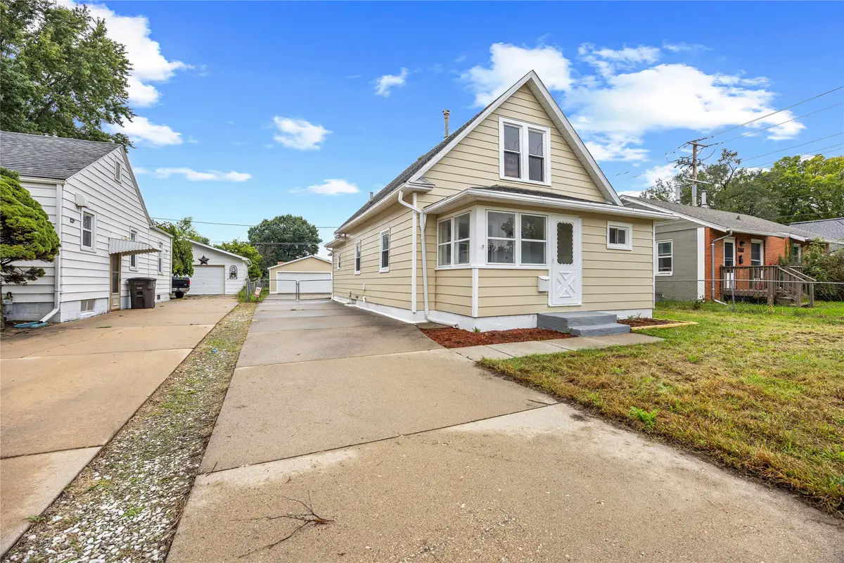 2905 E Walnut Street, Des Moines, IA 50317 - #1